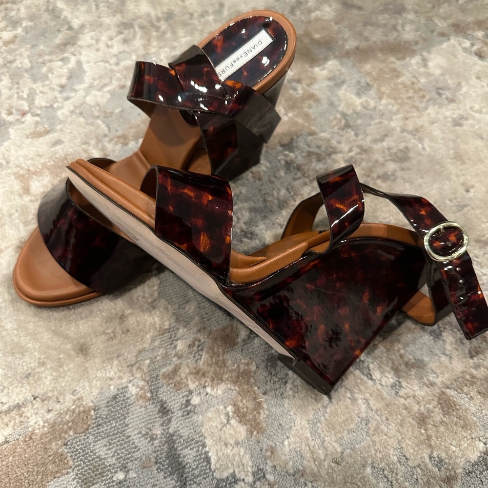 DVF Diane von Furstenberg Wilma Tortoise wedge size 7B made in Italy - Picture 3 of 7